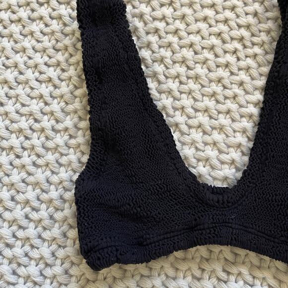 Skatie• ‘Sami’ SUPERSTRETCH Bikini Top in Black - Picture 13 of 16